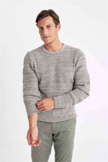 Standard Fit Crew Neck Basic Knitted Pullover