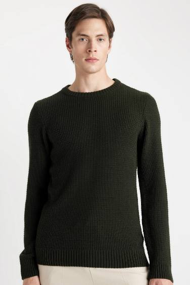 Standard Fit Crew Neck Basic Knitted Pullover