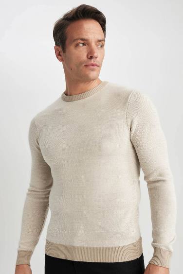 Standard Fit Crew Neck Knitted Pullover