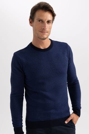 Standard Fit Crew Neck Knitted Pullover