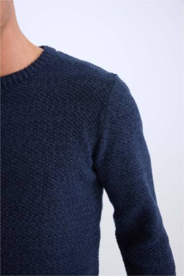 بلوفر تريكو بيزك قصة عادية برقبة مستديرة