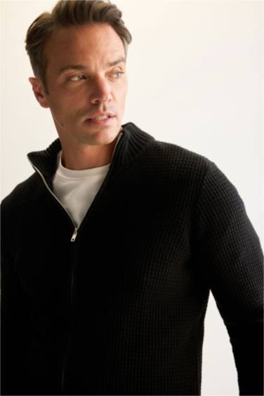 Siyah Standart Fit Normal Kesim Yarım Balıkçı Yaka Fermuarlı Triko Hırka