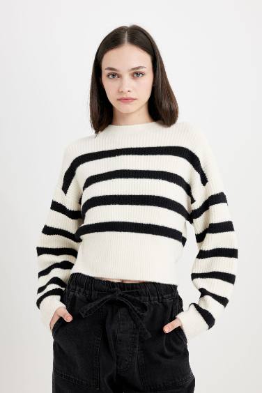 Pull Tricot rayé à col rond et coupe régulière