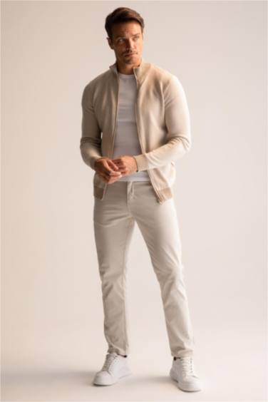 Bej Standart Fit Normal Kesim Dik Yaka Fermuarlı Triko Hırka