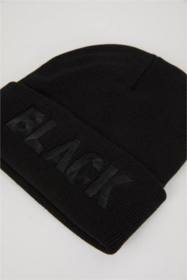 Шапка с патчем-слоганом