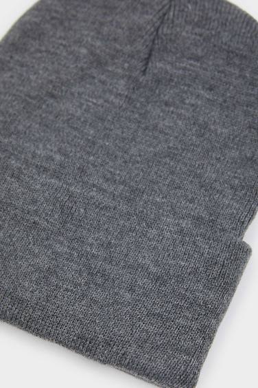 Зимняя женская шапка