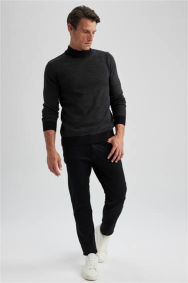 Regular Fit Color Block Turtleneck Knit Pullover