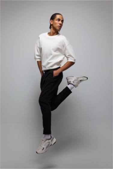 بنطلون جوجر سليم فيت برجل عادي