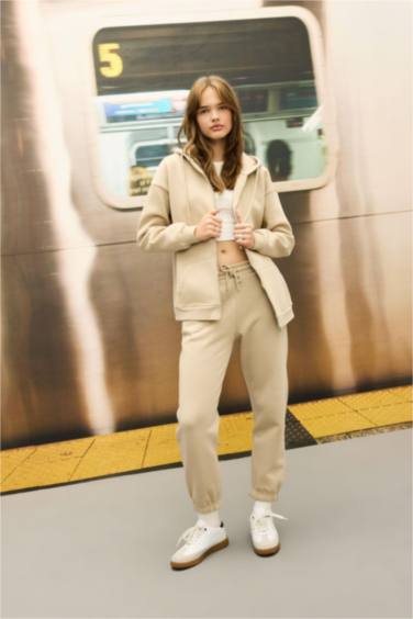 Джоггеры стандартного кроя из плотной ткани