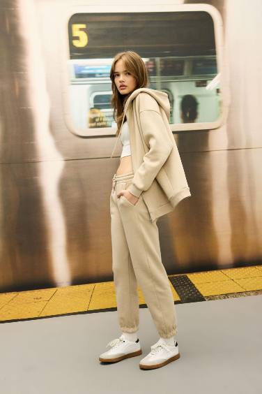 Джоггеры стандартного кроя из плотной ткани