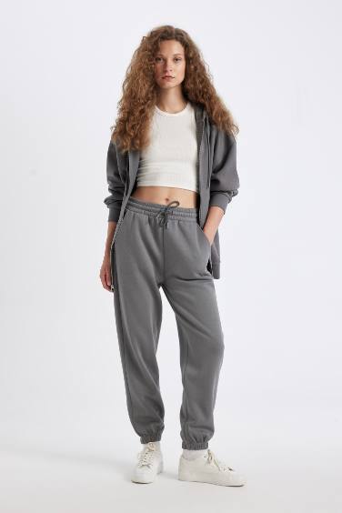 Standard Fit Elastic Waist Basic Thick Jogger Sweatpants