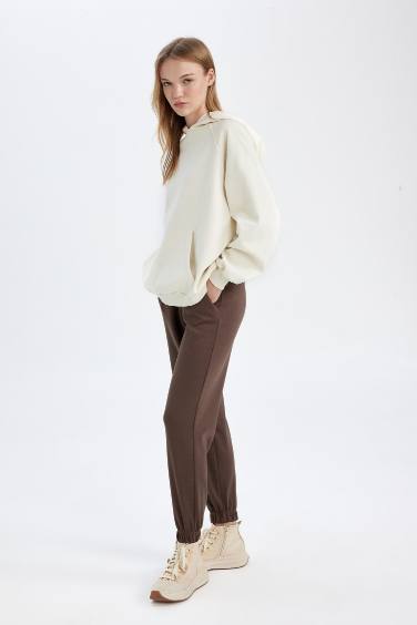 Джоггеры стандартного кроя с карманами