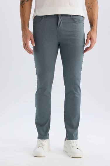 Pantalon chino en toile coupe slim avec poches