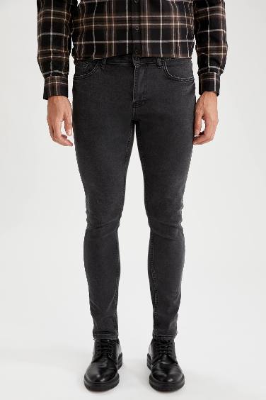 Jean slim taille basse coupe super skinny