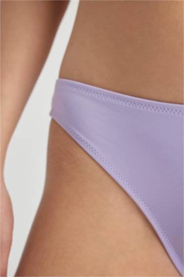 كلوت بيكيني بقصة عادية من Fall In Love