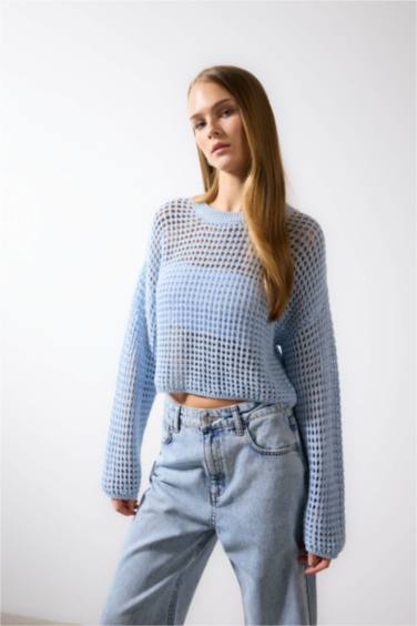 بلوفر كروشيه قصة عادية برقبة مستديرة