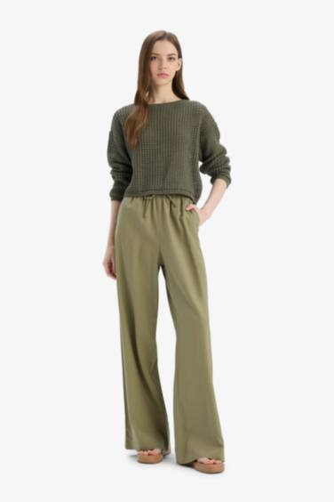 Трикотажный свитер стандартного кроя с круглым вырезом