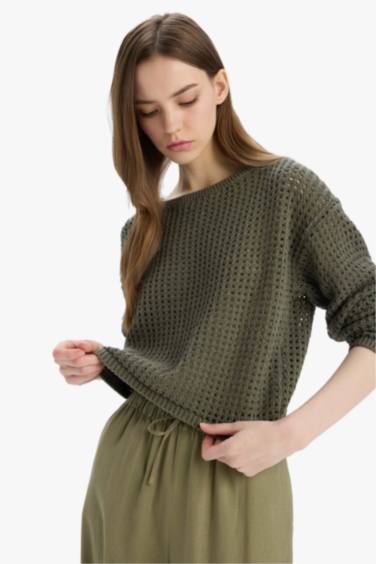 Трикотажный свитер стандартного кроя с круглым вырезом