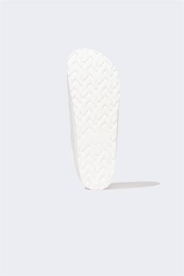 Шлепанцы с двойным ремешком на плоской подошве