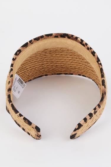 قبعة قش نسائي