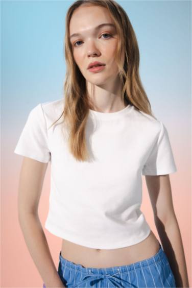 تيشيرت نص كم بيزك سليم فيت مضلع