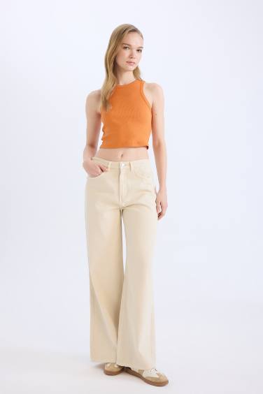 Майка в рубчик с горловиной-халтер