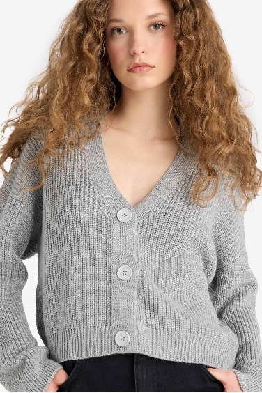 қалыпты пішім v жаға Кардиган
