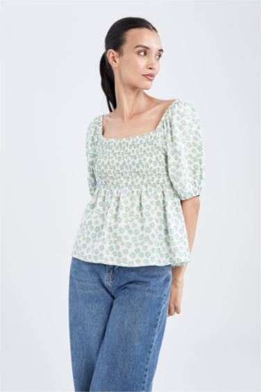 Fitted Kare Yaka Çiçekli Kısa Kollu Bluz