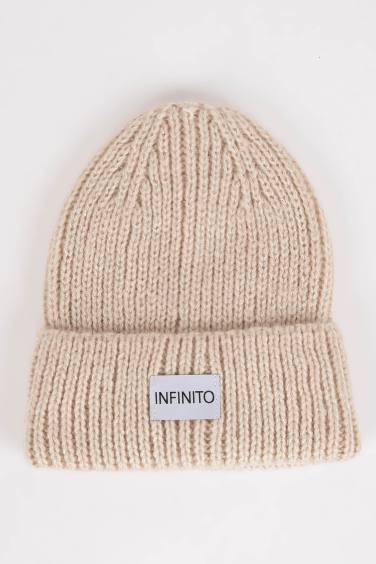 Man Woven Labeled Beanie