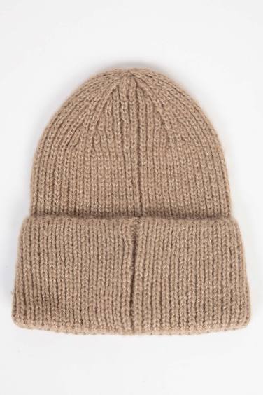 Шапка с патчем для мужчин