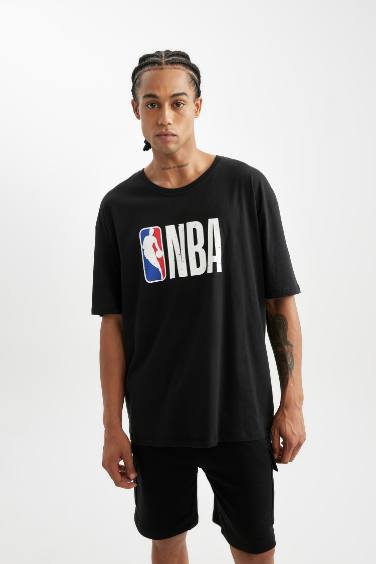 DeFactoFit NBA Wordmark Erkek Siyah Oversize Fit Geniş Kesim Bisiklet Yaka  Baskılı Pamuklu Kısa Kollu Tişört