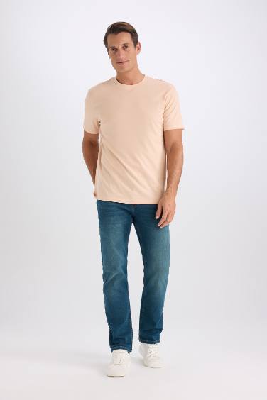 Базовая футболка стандартного кроя с круглым вырезом