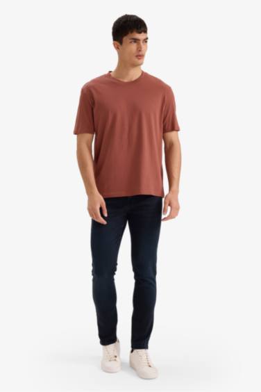 تيشيرت نص كم قصة عادية برقبة مستديرة