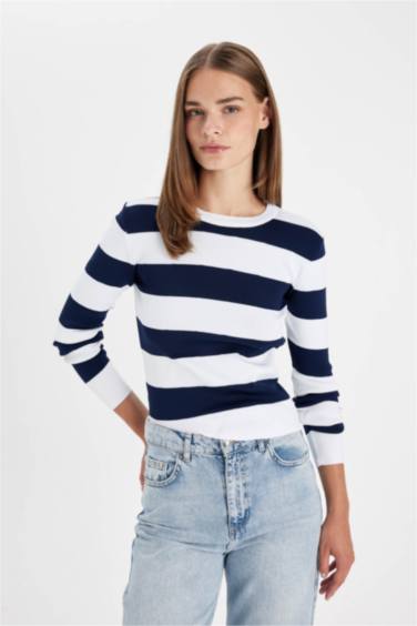 بلوفر قصة عادية برقبة مستديرة