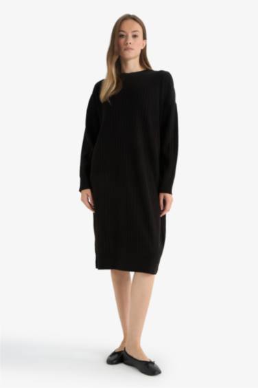 فستان كم طويل قصة عادية برقبة عالية