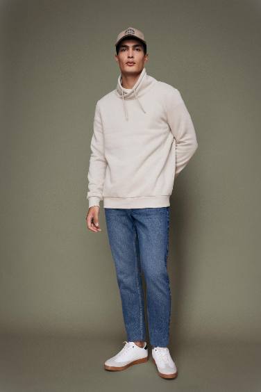 سويت شيرت قصة عادية بياقة شال