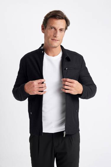 Куртка приталенного кроя