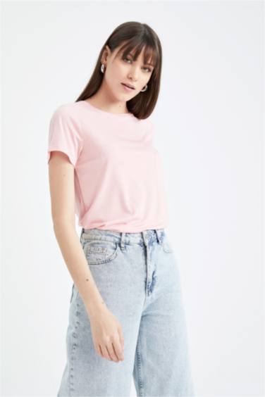 تيشيرت أساسي نص كم برقبة مستديرة قصة عادية