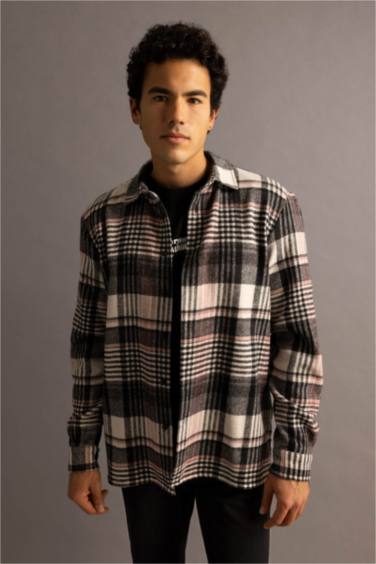 Рубашка стандартного кроя в клетку