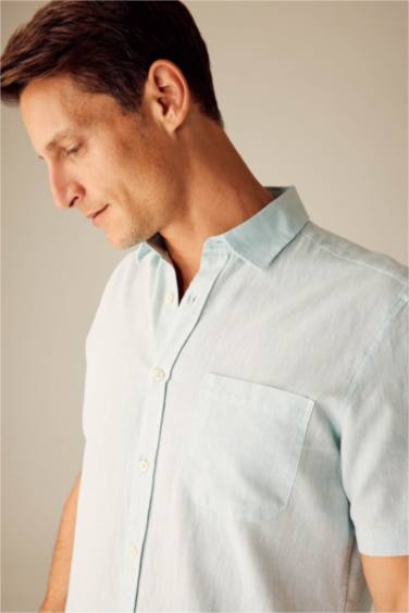 Chemise à manches courtes en lin à col polo et à coupe régulière