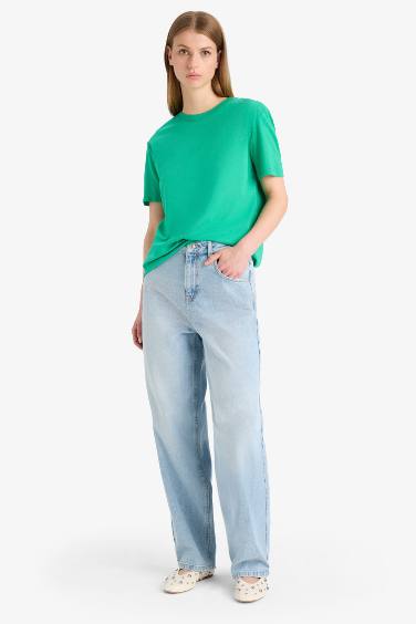 تيشيرت نص كم سامبل برقبة مستديرة وقصة عادية