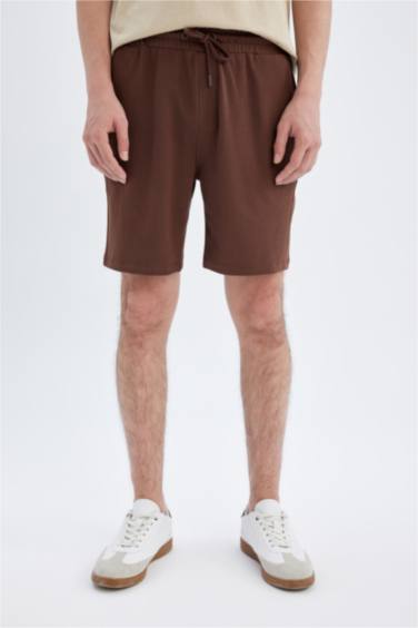 Short basique à coupe régulière