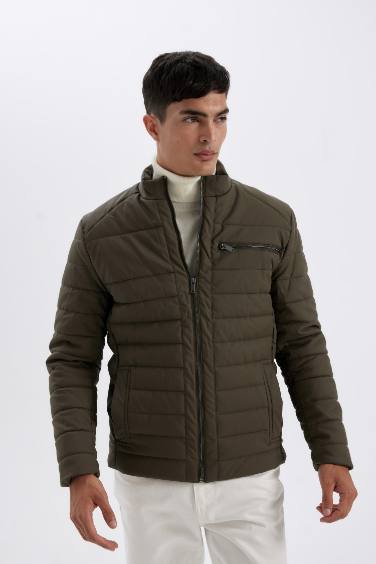 جاكيت جلد صناعي سليم فيت بياقة عالية بسحاب وجيب