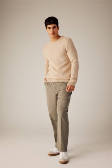 Пуловер стандартного кроя с круглым вырезом из трикотажа для мужчин