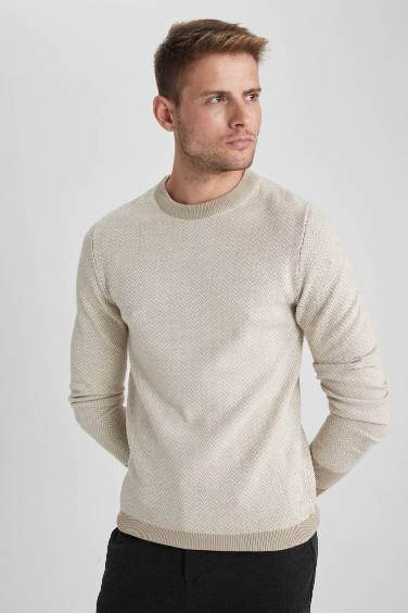 بلوفر تريكو قصة عادية برقبة مستديرة