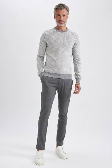 Standard Fit Crew Neck Knitted Pullover