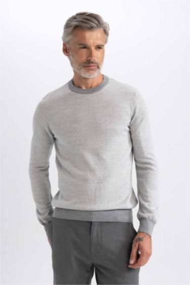 Standard Fit Crew Neck Knitted Pullover