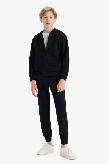 سويت شيرت ولادي قصة عادية بياخة بسحاب