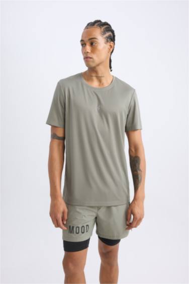 дөңгелек жаға басып шығарылған Футболка