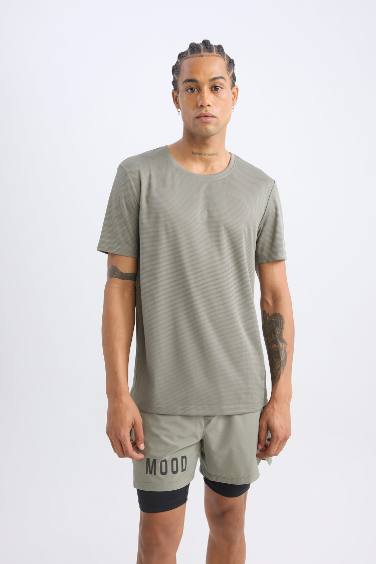 дөңгелек жаға басып шығарылған Футболка